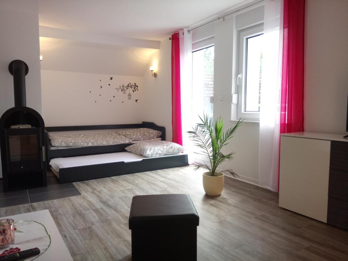 Haus Waldidyll Apartment Lauta Екстериор снимка